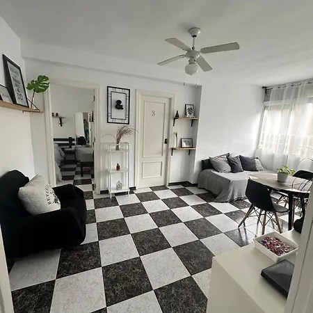 Homestay 1 En Tercera Planta Sin Ascensor No Es Piso Entero A Compartir Bano Y Cocina *