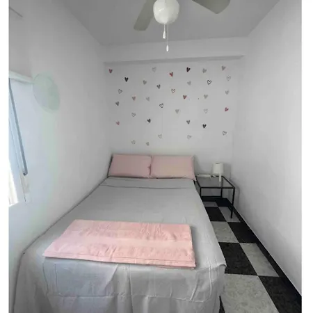 Rum i privatbostad 1 En Tercera Planta Sin Ascensor No Es Piso Entero A Compartir Bano Y Cocina *